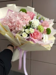 Bouquet Con Hortencia Rosas Y Clavel