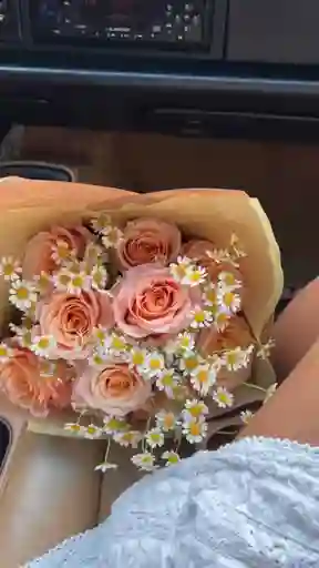 Bouquet De Rosas Rosadas Y Margarita Mini