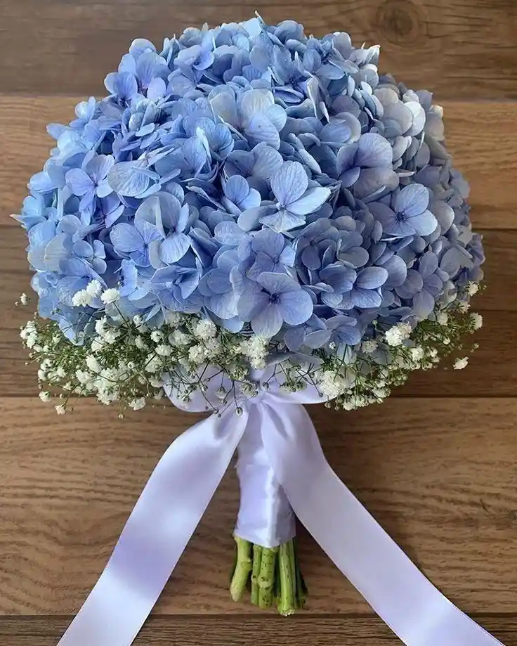 Bouquet De Hortencia Azul Con Gypsophila