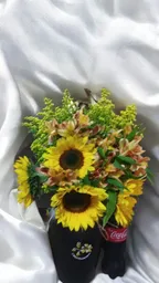 Jarrón De 4 Girasoles Con Astromelias