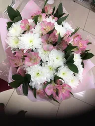 Bouquet De Astromelia Con Crisantemos