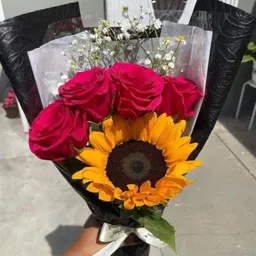 Mini Bouquet De Girasol Y Rosa
