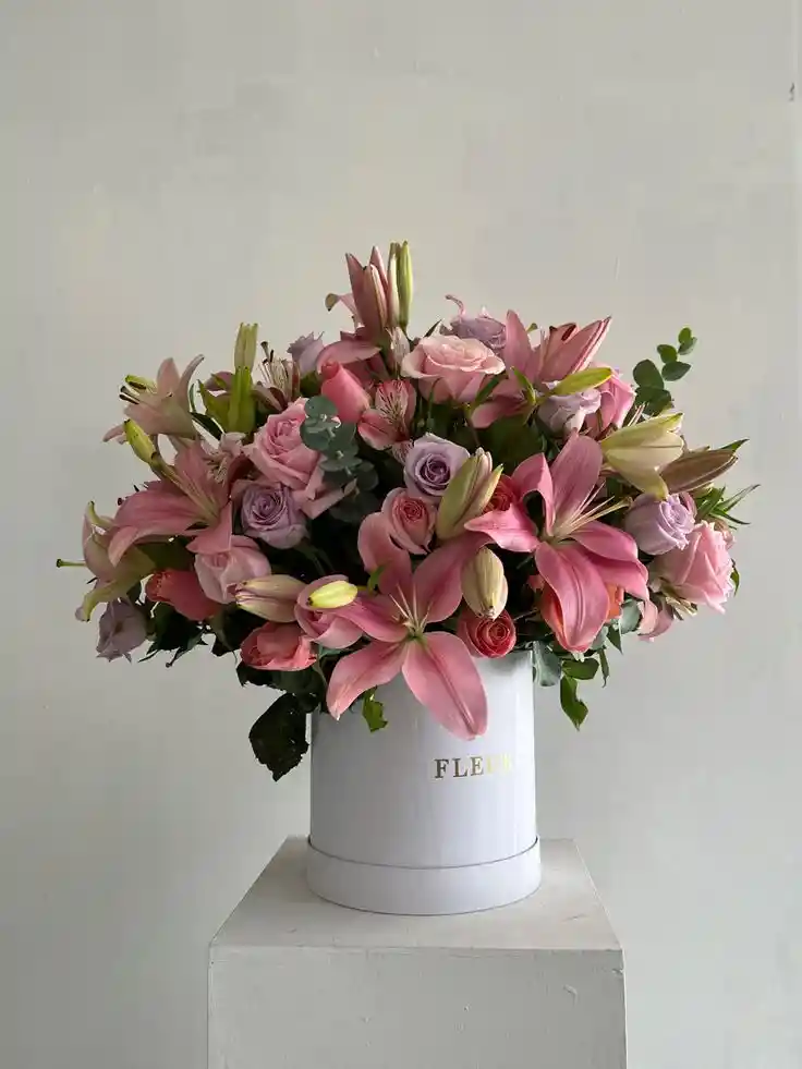 Caja Redonda De Lírios Y Rosas