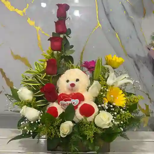 Un Arreglo Con Oso Peluche