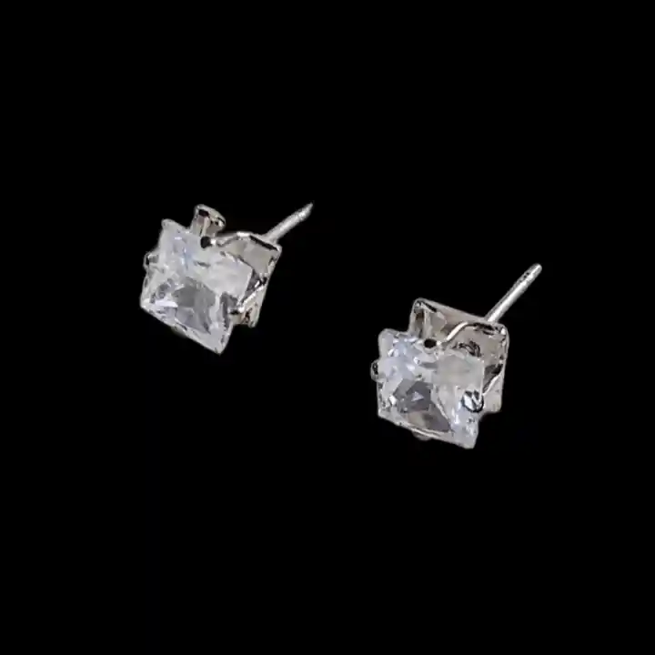 Aretes Tipo Diamante Cuadrados Medianos 0.6 Cm Fantasia
