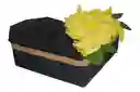 Esplendor Amarillo: Rosas Eternas Amarillas En Caja De Corazón Con Tapa, Chocolates Y Coronita.
