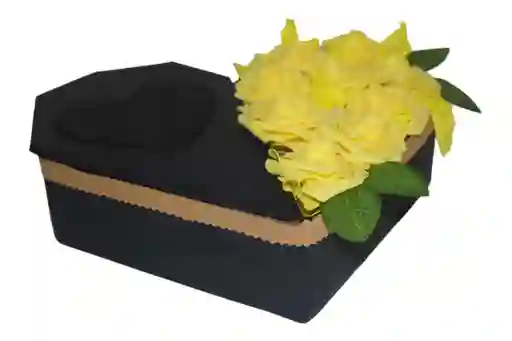 Esplendor Amarillo: Rosas Eternas Amarillas En Caja De Corazón Con Tapa, Chocolates Y Coronita.