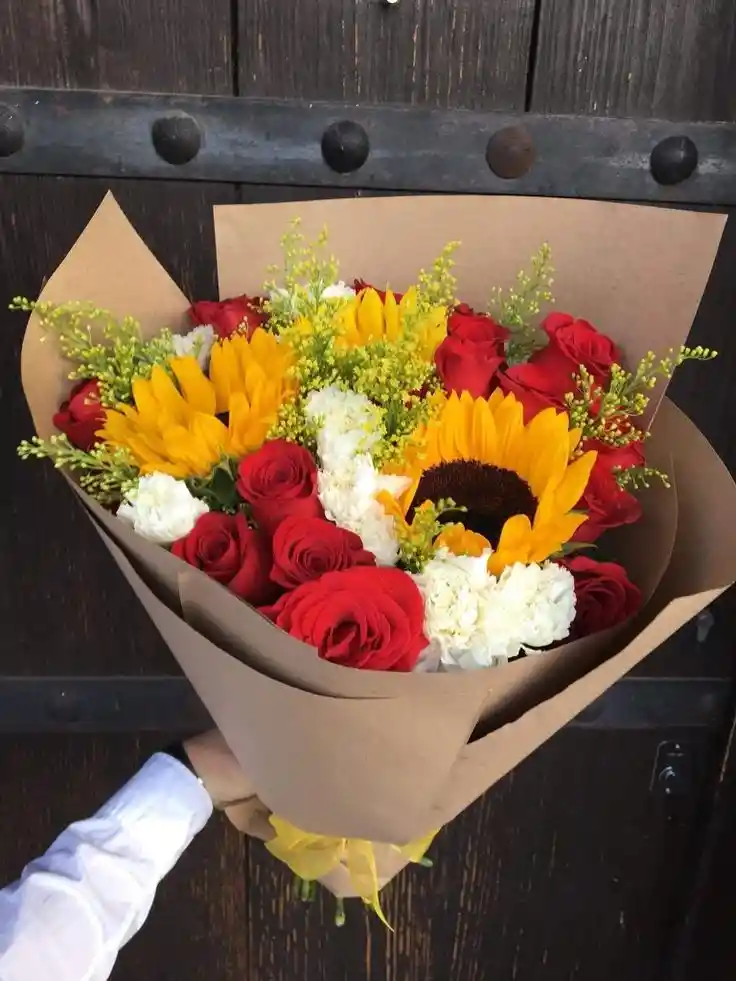Flores Ramo Rosas Y Girasoles - Bouquet Golden Bloom