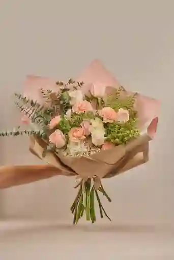 Bouquet Aroma De Verano. Dia De La Mujer Hortensias, Eucalipto, Rosas, Claveles