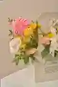 Arreglo De Flores Cálida Aurora. Flores Amarillas, Rosadas, Guerreras. Día De La Madre