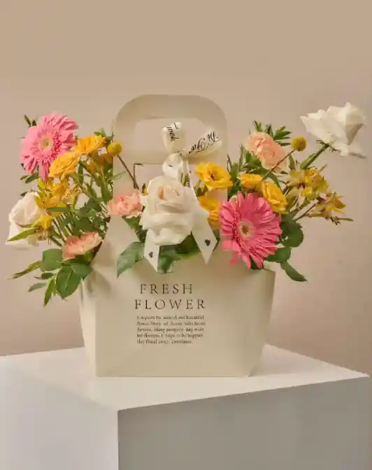 Arreglo De Flores Cálida Aurora. Flores Amarillas, Rosadas, Guerreras. Día De La Madre