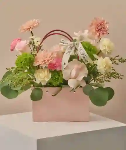 Arreglo Floral Bolso Paris. Mama