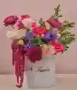 Flores Orgánicas. Cilindro Bloom. Flores Fucsia Y Morado, Lisianthus, Amaranto, Rosas De Exportación