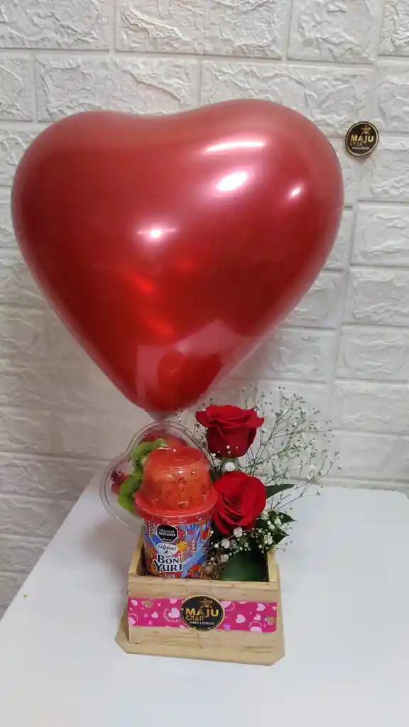Arreglo De Rosas Con Bonyur Y Mix De Fruta