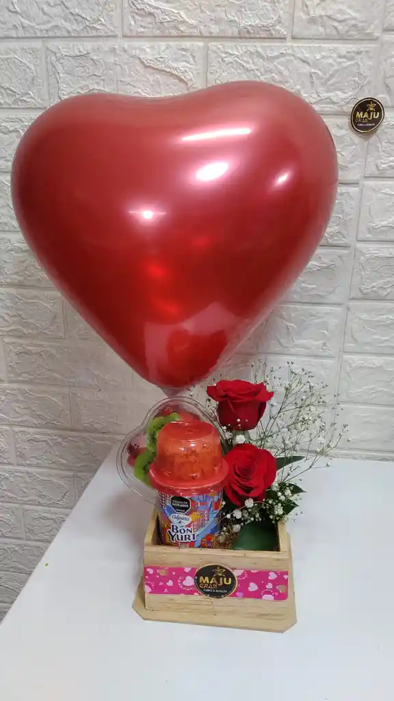 Arreglo De Rosas Con Bonyur Y Mix De Fruta