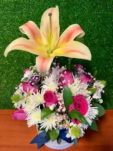 Caja Blanca Elegancia – Toque Romántico