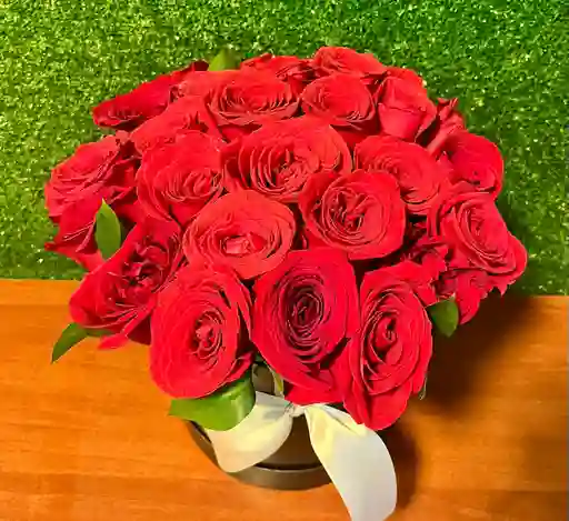 Caja Amor Clásico – Rosas Eternas