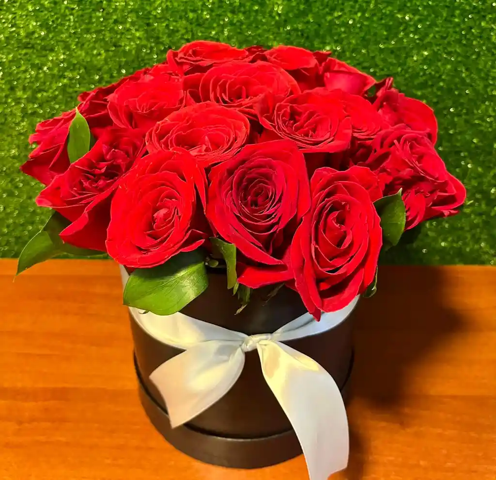 Caja Amor Clásico – Rosas Eternas