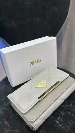Billetera Prada