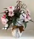 Arreglo Floral En Maceta Blanco Y Fucsia