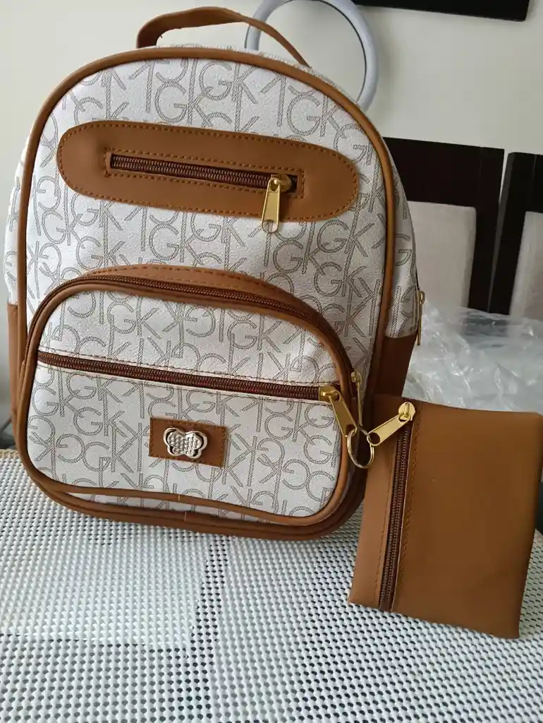 	 Bolso Mochila Cuero Sintetico - Blanco-camel / Talla Única