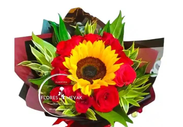 Flores Rosas Rojas Y Girasol En Medio.