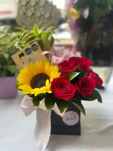 Caja Cuadrada Con Girasol Y Rosa