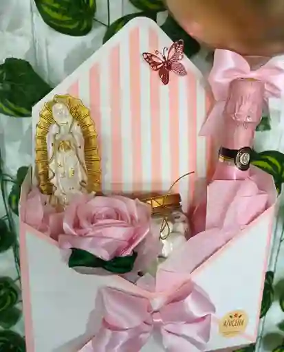 Feliz Día Hermosa ( Caja De Regalo Con Virgen, Almendras , Vino Y Rosa)