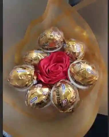 Bouquet Mega Ball Y Rosa De Cinta Roja