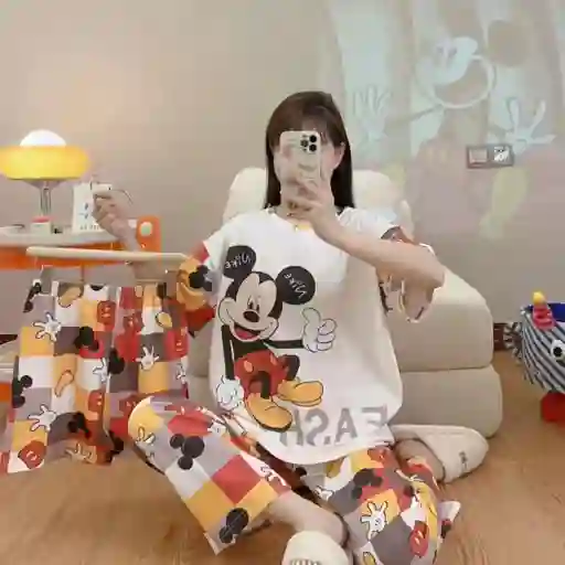 Pijama Tres Piezas Mickey Mouse Talla Única (camiseta + Pantalón + Short)