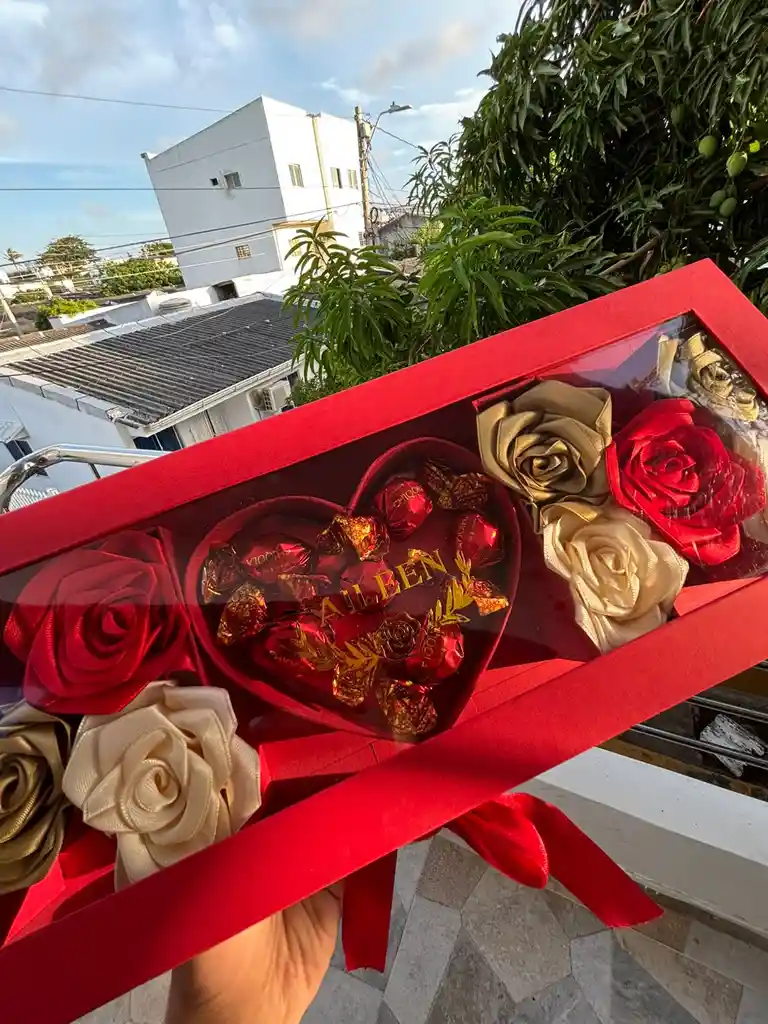 Caja “m♥m” Con Rosas Eternas — Un Tributo De Amor Para Mamá