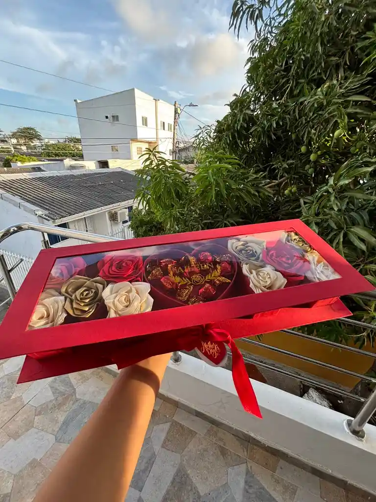 Caja “m♥m” Con Rosas Eternas — Un Tributo De Amor Para Mamá