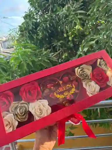Caja “m♥m” Con Rosas Eternas — Un Tributo De Amor Para Mamá