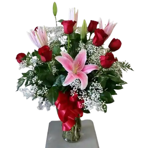 Lirios Rosas Con Gipsofilia En Jarron