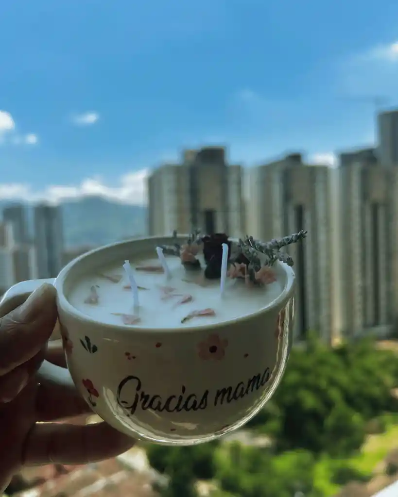 Regalo Para Mamá - Vela Aromática Con Cuarzos En Mug Reutilizable