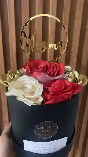 Cilindro De Rosas Eternas — Un Homenaje De Amor Para Mamá