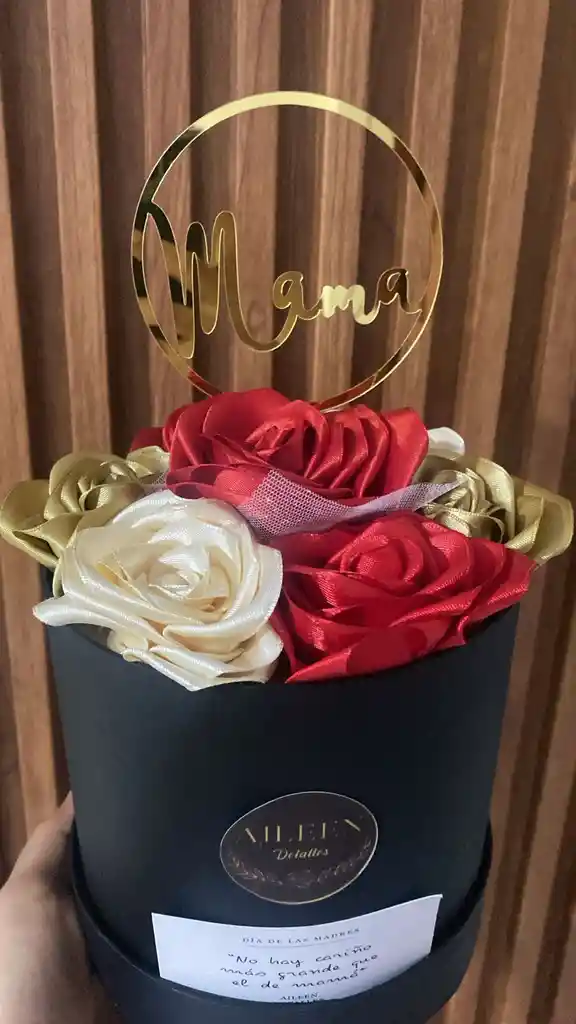Cilindro De Rosas Eternas — Un Homenaje De Amor Para Mamá