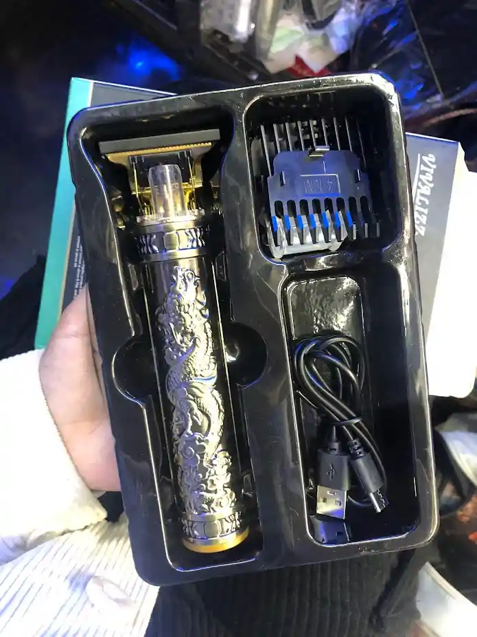 Afeitadora Dorada Portatil Barbera Recargable