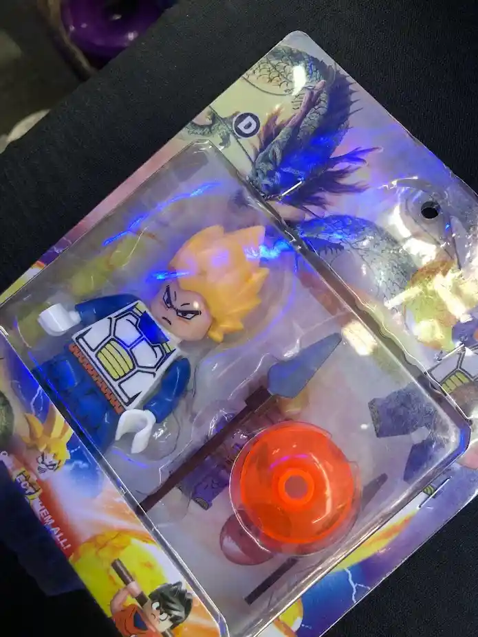 Juguete Figura Vegeta Pequeña Con Accesorios