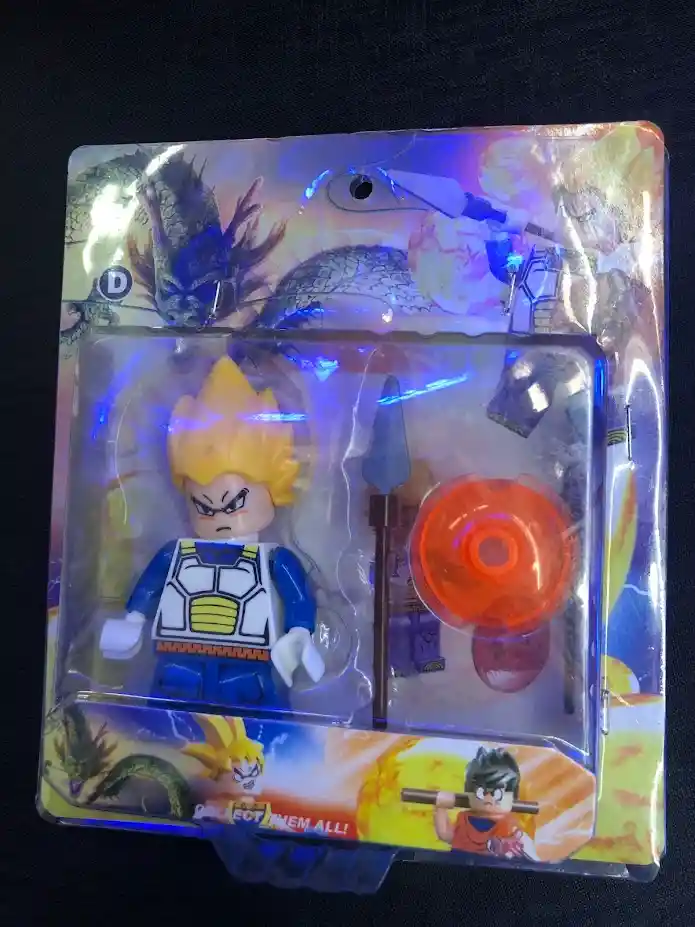 Juguete Figura Vegeta Pequeña Con Accesorios