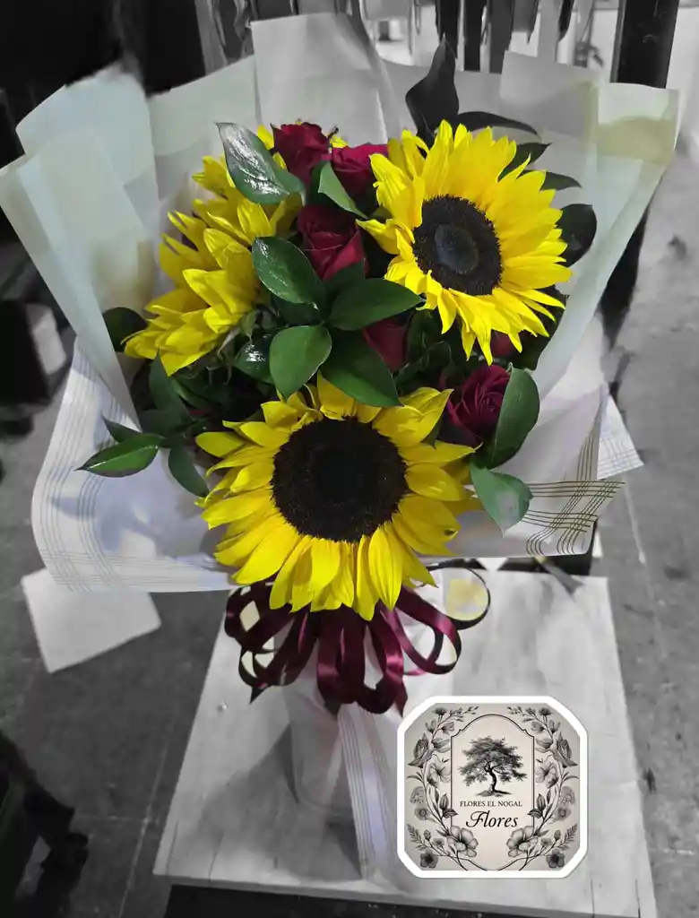 Rosas Y Girasoles Beso De Sol