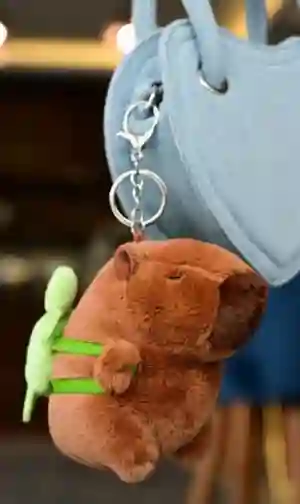 Llavero Peluche Capibara Chiguiro Con Maleta De Tortuga