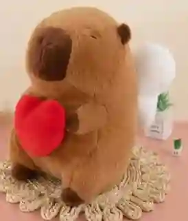 Llavero Peluche Capibara Chiguiro Coarzon Y Alas Retractil