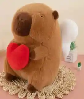 Llavero Peluche Capibara Chiguiro Coarzon Y Alas Retractil