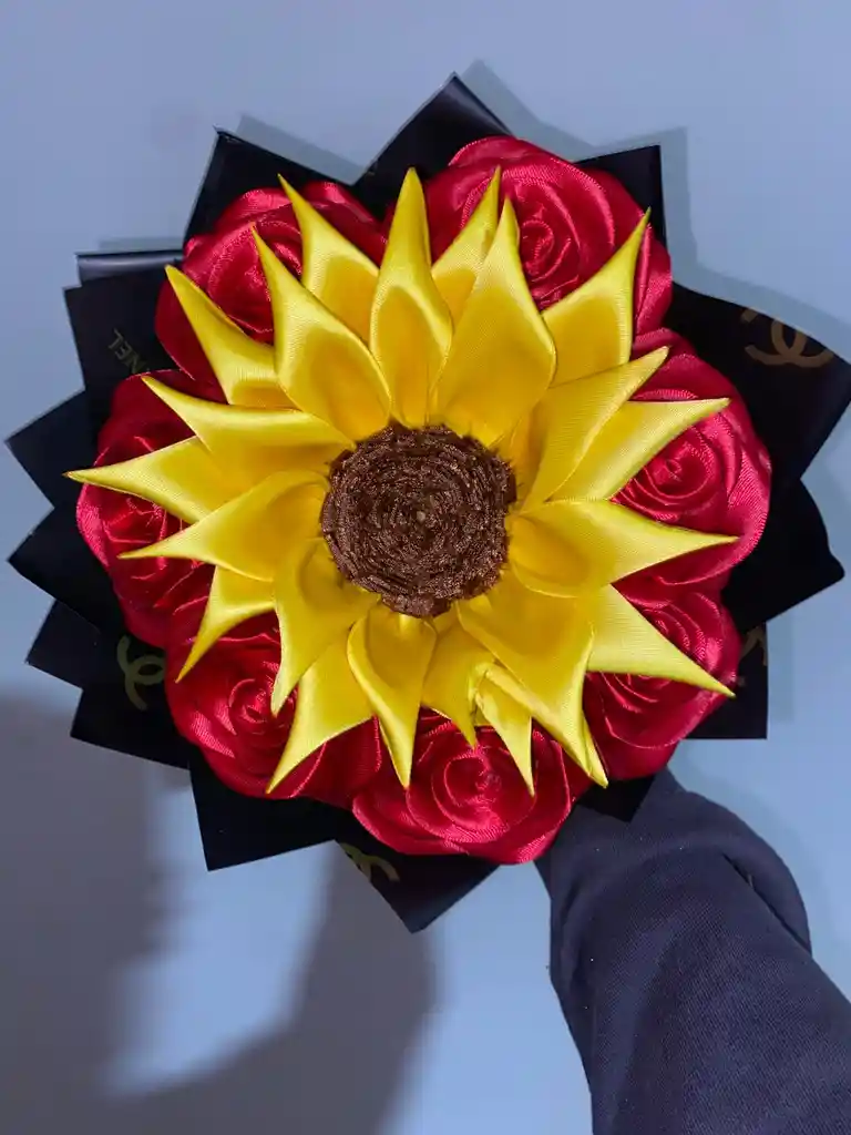 Bouquet Eterno: Rosas Y Girasol