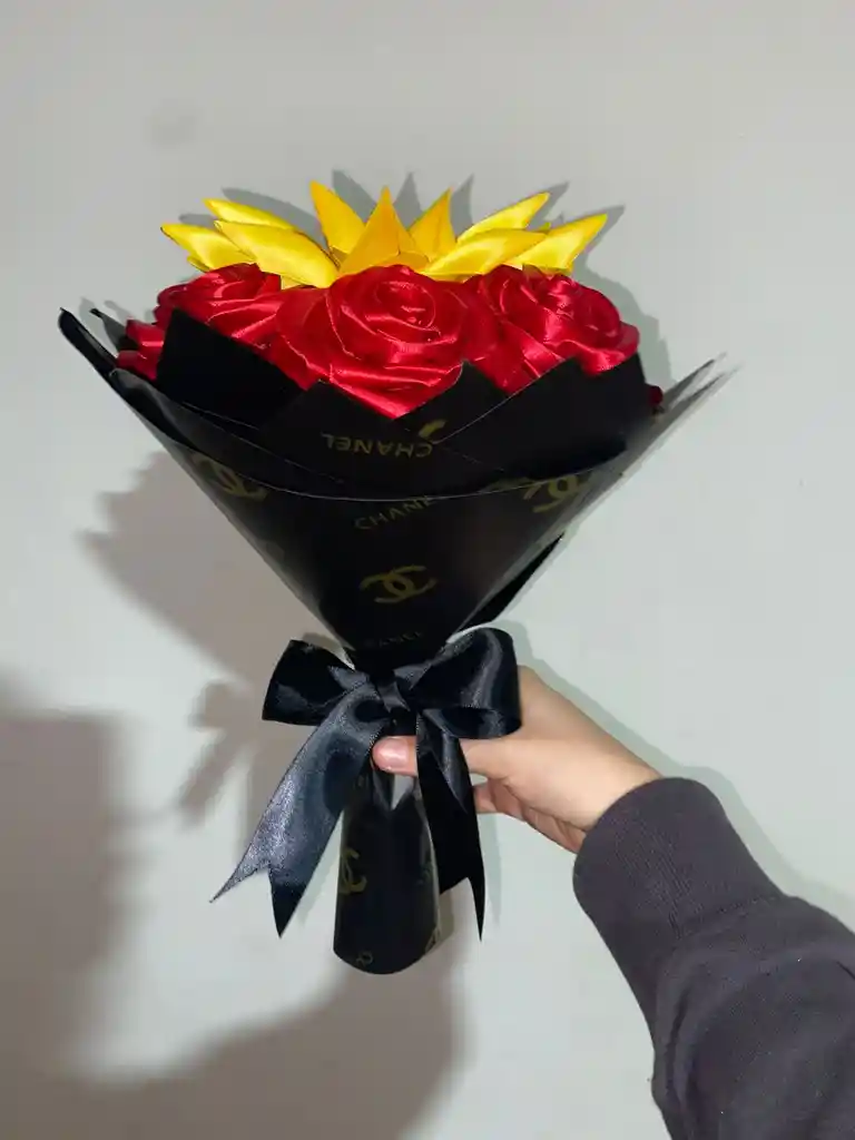 Bouquet Eterno: Rosas Y Girasol