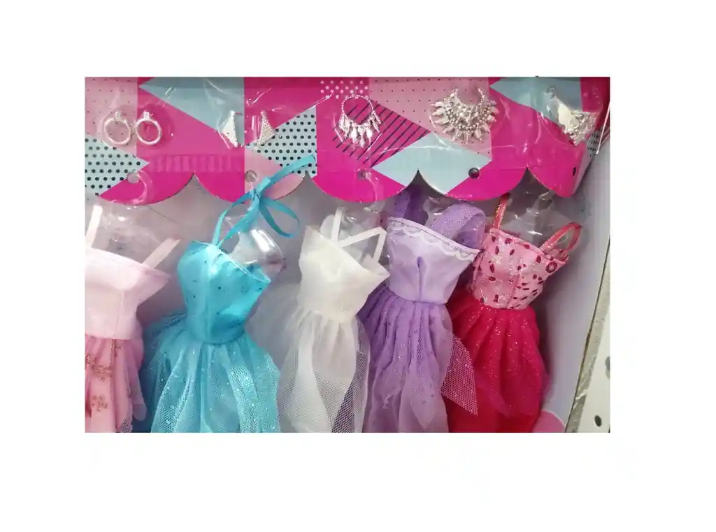 Muñeca Defa Lucy A La Moda Con Vestidos Y Zapatos