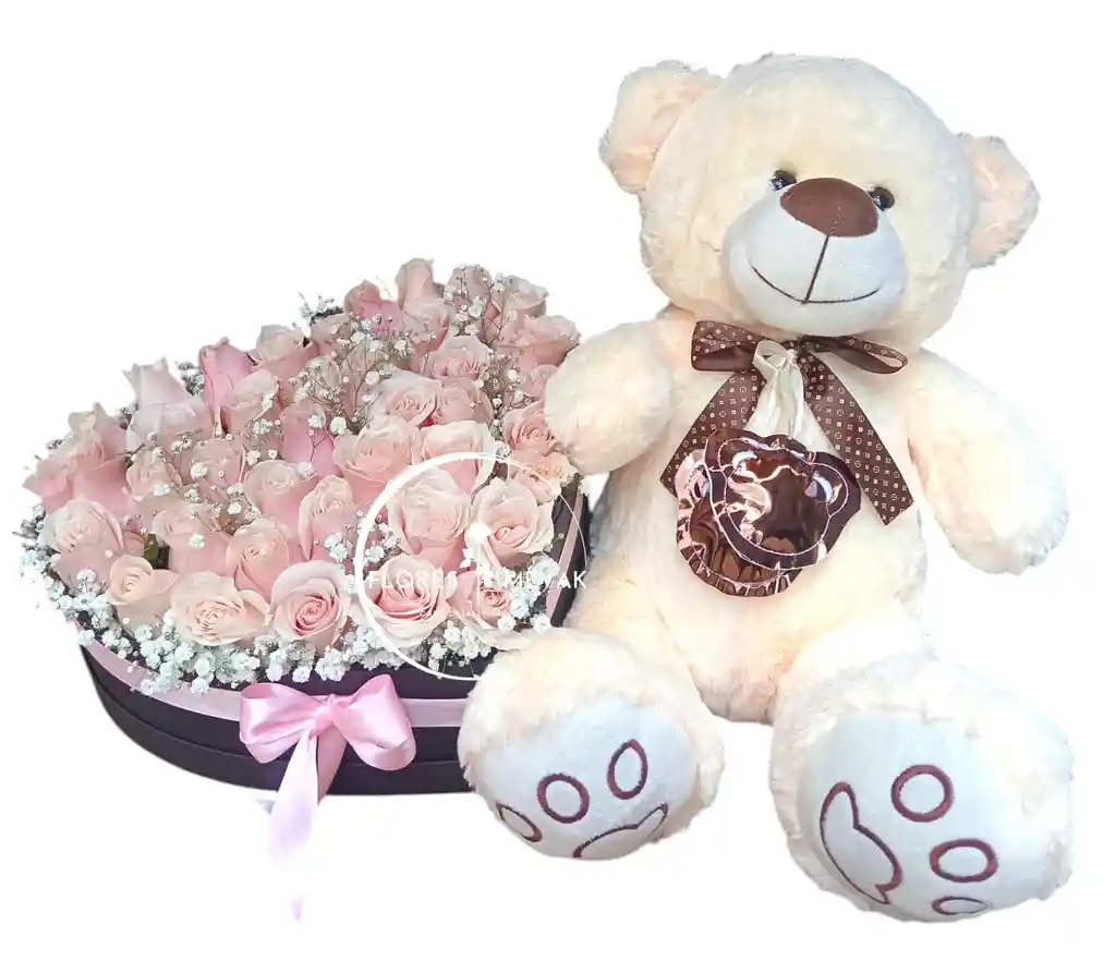 Flores En Corazón Rosado Y Oso De Peluche Miel.