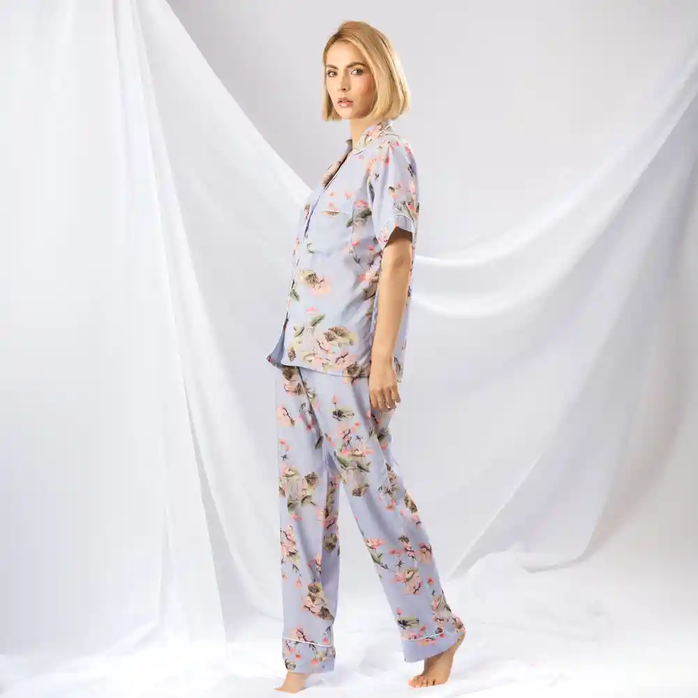Pijama Tres Pieza Estampada De Flores- Talla M Lila