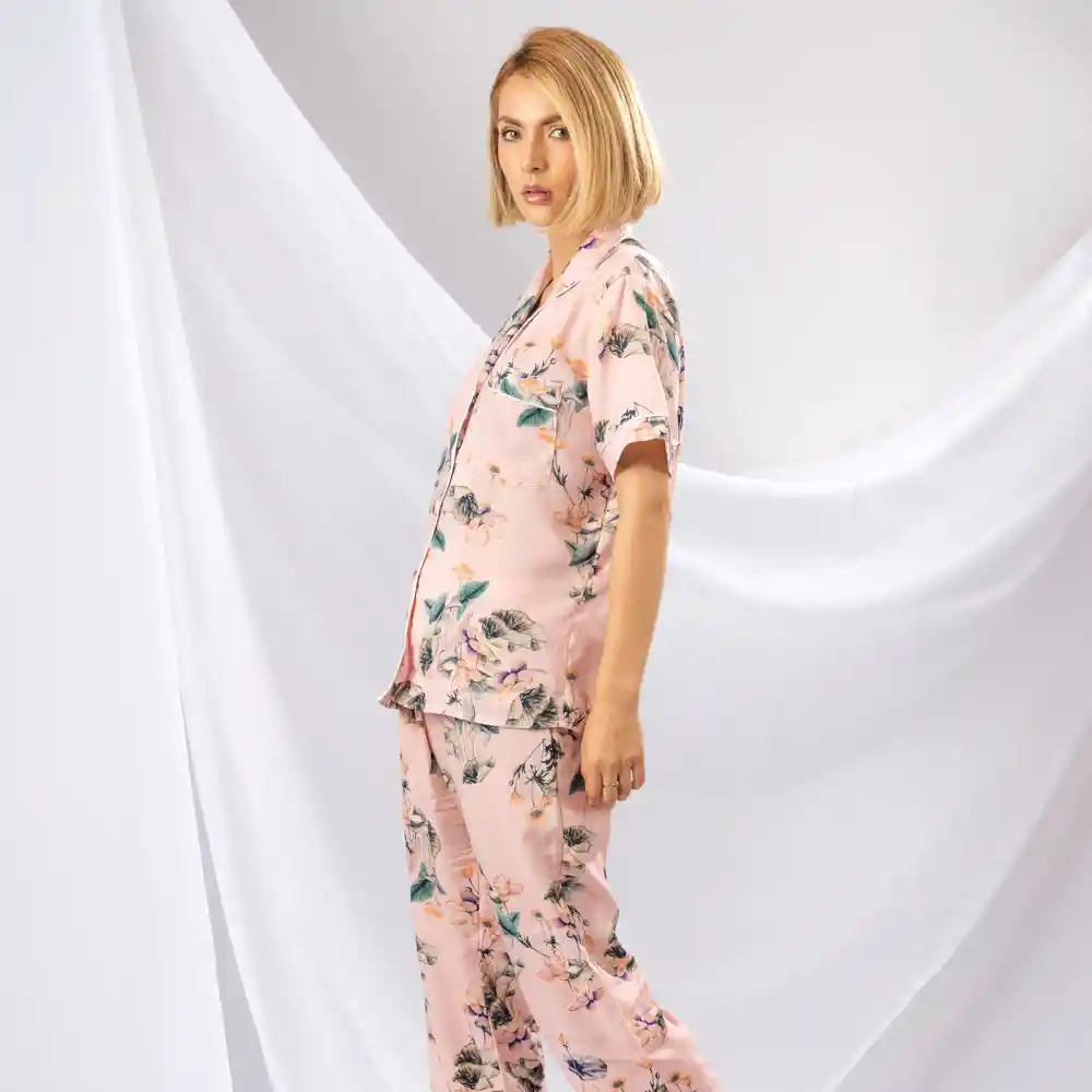 Pijama Tres Pieza Estampada De Flores- Talla M Rosado